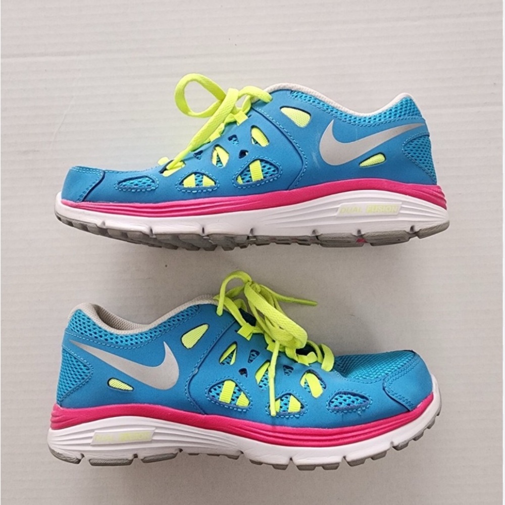 Nike dual fusion running shoes - size 7 - Picture 2 of 5